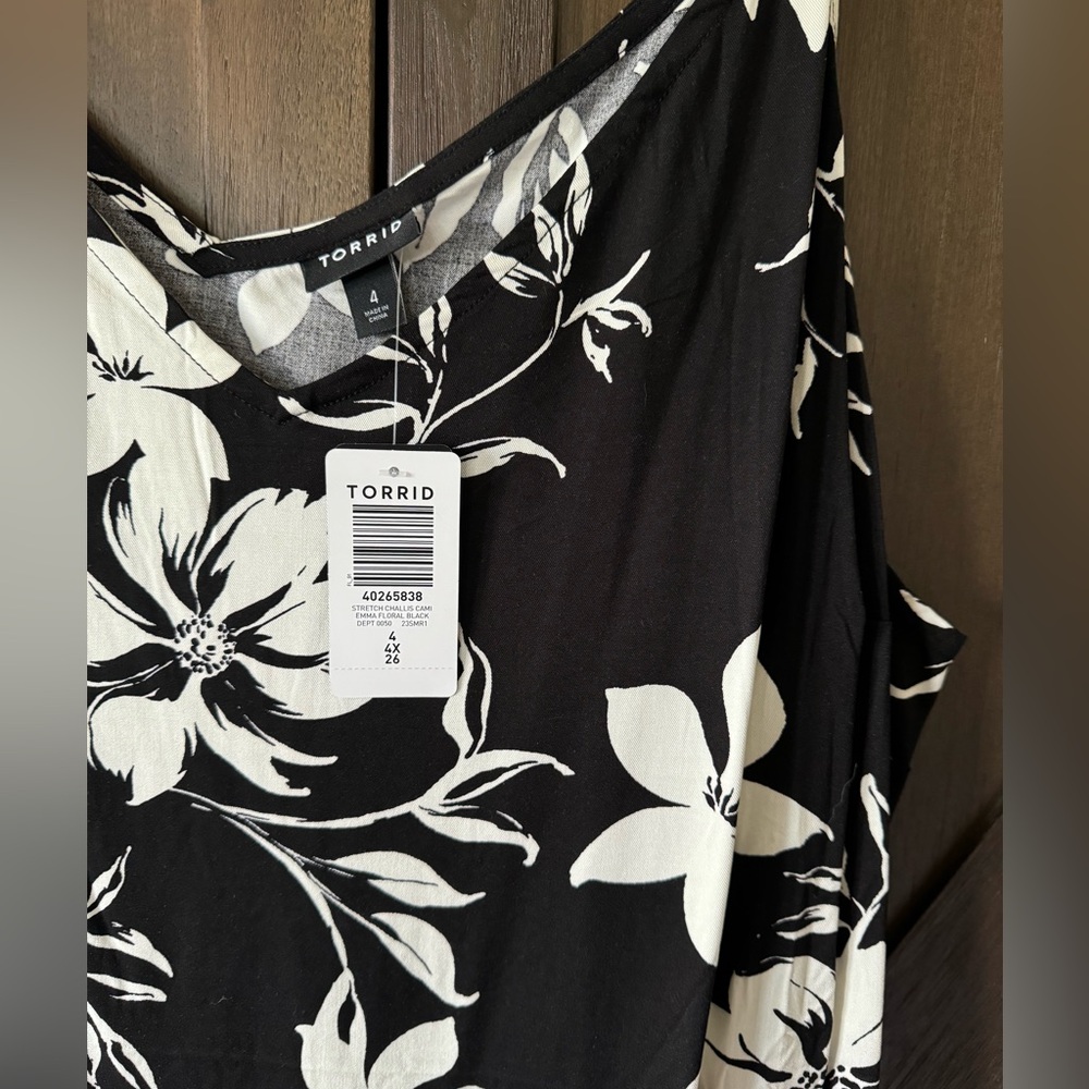 NEW✨TORRID Black Floral Challis Cami